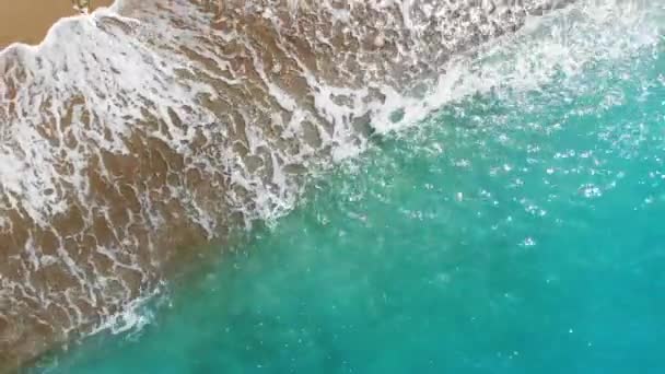 Veduta Aerea Spruzzi Onde Marine Spiaggia — Video Stock
