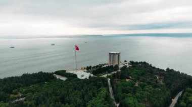 Anakkale Şehitler Anıtı Gelibolu Savaş katılan yaklaşık 253,000 Türk askerleri hizmet anısına bir savaş anıtı olduğunu.