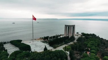 Anakkale Şehitler Anıtı Gelibolu Savaş katılan yaklaşık 253,000 Türk askerleri hizmet anısına bir savaş anıtı olduğunu.