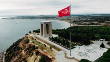 Anakkale Şehitler Anıtı Gelibolu Savaş katılan yaklaşık 253,000 Türk askerleri hizmet anısına bir savaş anıtı olduğunu.
