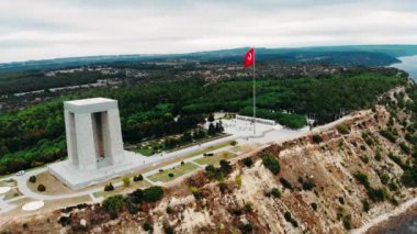 Anakkale Şehitler Anıtı Gelibolu Savaş katılan yaklaşık 253,000 Türk askerleri hizmet anısına bir savaş anıtı olduğunu.