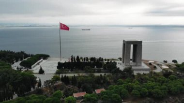 Anakkale Şehitler Anıtı Gelibolu Savaş katılan yaklaşık 253,000 Türk askerleri hizmet anısına bir savaş anıtı olduğunu.