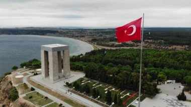 Anakkale Şehitler Anıtı Gelibolu Savaş katılan yaklaşık 253,000 Türk askerleri hizmet anısına bir savaş anıtı olduğunu.