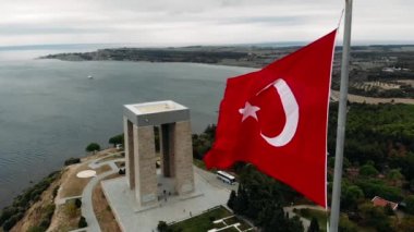 Anakkale Şehitler Anıtı Gelibolu Savaş katılan yaklaşık 253,000 Türk askerleri hizmet anısına bir savaş anıtı olduğunu.
