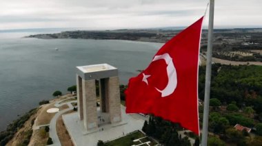 Anakkale Şehitler Anıtı Gelibolu Savaş katılan yaklaşık 253,000 Türk askerleri hizmet anısına bir savaş anıtı olduğunu.
