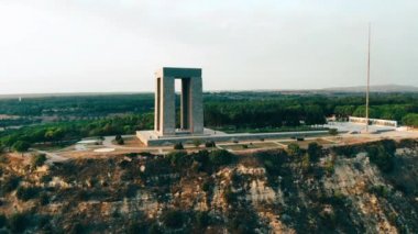 Anakkale Şehitler Anıtı Gelibolu Savaş katılan yaklaşık 253,000 Türk askerleri hizmet anısına bir savaş anıtı olduğunu.