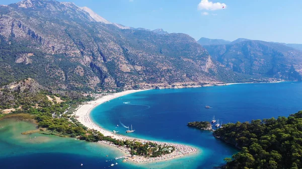 Oludeniz Mavi Lagün. Oludeniz, Türkiye'nin güneybatı sahilinde muhteşem bir plajdır..