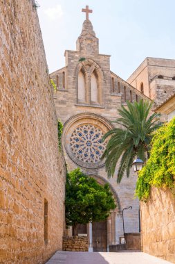 Güzel bina mimari Alcudia eski şehir, Majorca, İspanya