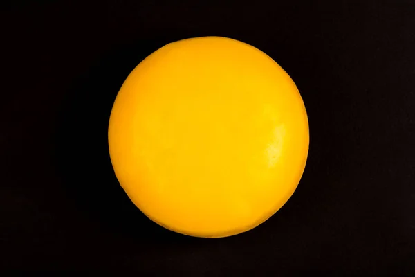 Желтый Круглый Сыр Голландский Козий Сыр Темном Фоне — стоковое фото