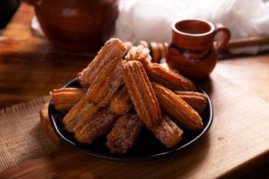 Kurabiye. Kızarmış buğday unu hamuru, İspanya, Meksika ve diğer ülkelerde sıcak çikolata ya da kahvenin eşlik ettiği kahvaltıda ya da atıştırmaya alışıktır..