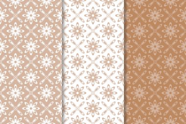 Kahverengi ve bej çiçek arka planlar kümesi. Tekstil ve duvar kağıtları için dikişsiz desen seti
