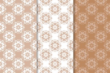 Kahverengi ve bej çiçek arka planlar kümesi. Tekstil ve duvar kağıtları için dikişsiz desen seti