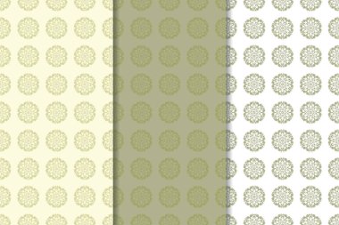 Zeytin yeşili ve beyaz çiçek arka planlar. Tekstil ve duvar kağıtları için dikişsiz desen seti