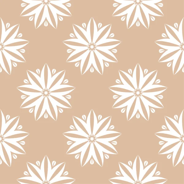 Bej renkli arka plan üzerinde beyaz çiçek süsleme. Tekstil ve duvar kağıtları için seamless modeli