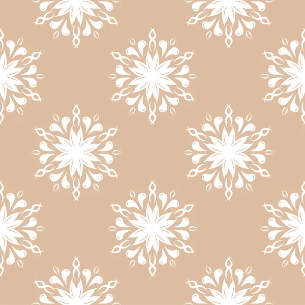 Bej renkli arka plan üzerinde beyaz çiçek süsleme. Tekstil ve duvar kağıtları için seamless modeli