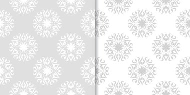 Işık gri ve beyaz çiçekli süsler. Tekstil ve duvar kağıtları için dikişsiz desen seti