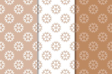 Kahverengi ve bej çiçek arka planlar kümesi. Tekstil ve duvar kağıtları için dikişsiz desen seti