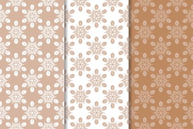 Kahverengi ve bej çiçek arka planlar kümesi. Tekstil ve duvar kağıtları için dikişsiz desen seti