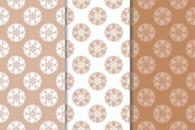 Kahverengi ve bej çiçek arka planlar kümesi. Tekstil ve duvar kağıtları için dikişsiz desen seti
