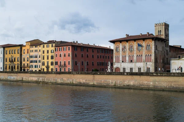 Färgglada Gamla Byggnader Längs Flodstranden Arno Pisa Italien — Stockfoto