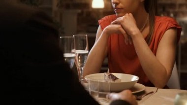 Kaç yemek ve restoranda kavga