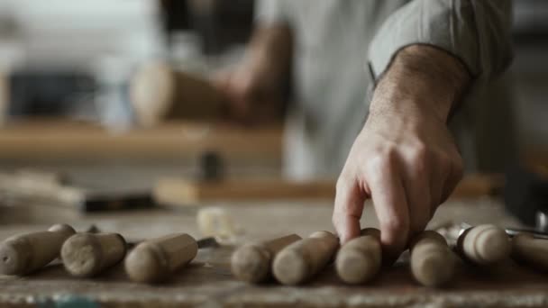 Professional Skilled Carpenter Carving Wood Using Mallet Chisel Set Woodworking — Stock Video