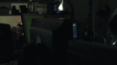 Hoodie online onun bilgisayarlarla bağlanma ile genç hacker kesmek ve siber suç kavramı