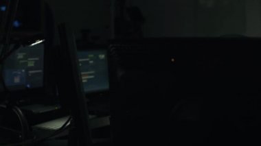 Hoodie online onun bilgisayarlarla bağlanma ile genç hacker kesmek ve siber suç kavramı