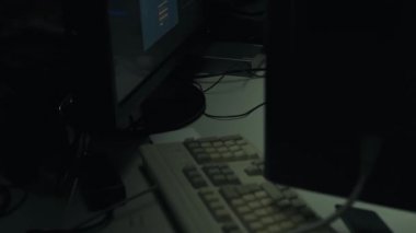 Hoodie online onun bilgisayarlarla bağlanma ile genç hacker kesmek ve siber suç kavramı