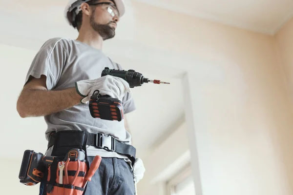 Reparador Profissional Usando Uma Broca Faça Você Mesmo Conceito Renovação — Fotografia de Stock