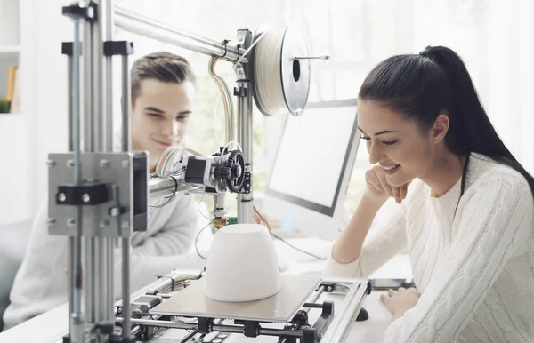 Estudantes Engenharia Usando Uma Impressora Inovadora Laboratório Universitário Eles Estão — Fotografia de Stock