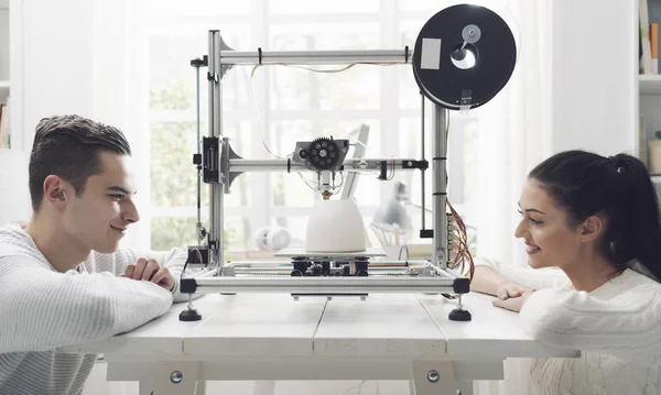 Engineering Students Using Innovative Printer University Lab Printing Prototype Together — Stock Photo, Image