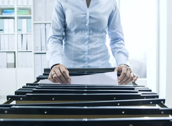 Office worker searching files in the archive — Stock Photo, Image