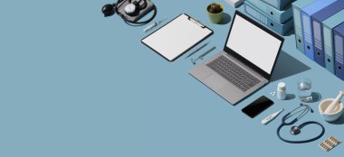 Tıbbi ekipman ile Doktor masaüstü