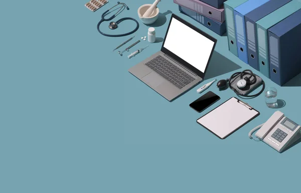 Desktop medico isometrico con laptop — Foto Stock