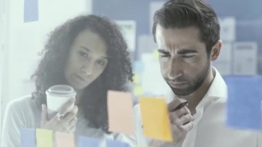 İş ekibi yeni çözümler buluyor