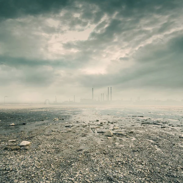 Нафтохімічна промисловість забруднення навколишнього середовища — стокове фото