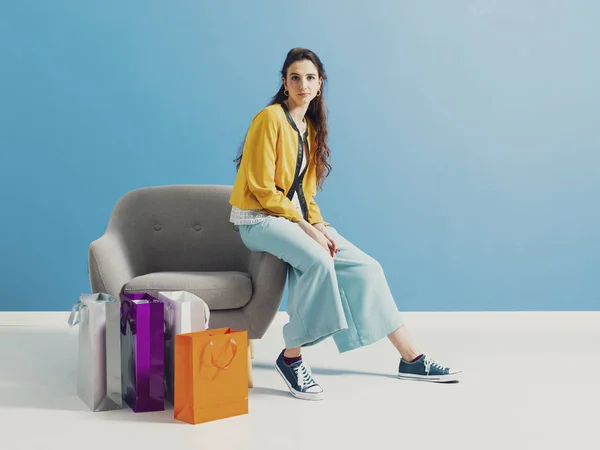 Young woman with shopping bags — Stock Photo, Image