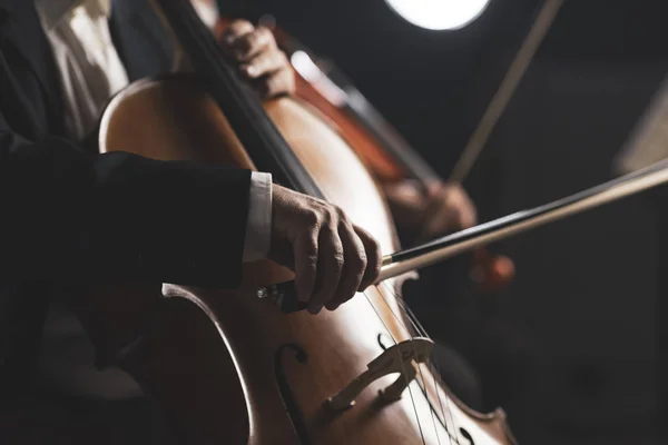 Symphonic orchestra performing on stage — Stock Photo, Image