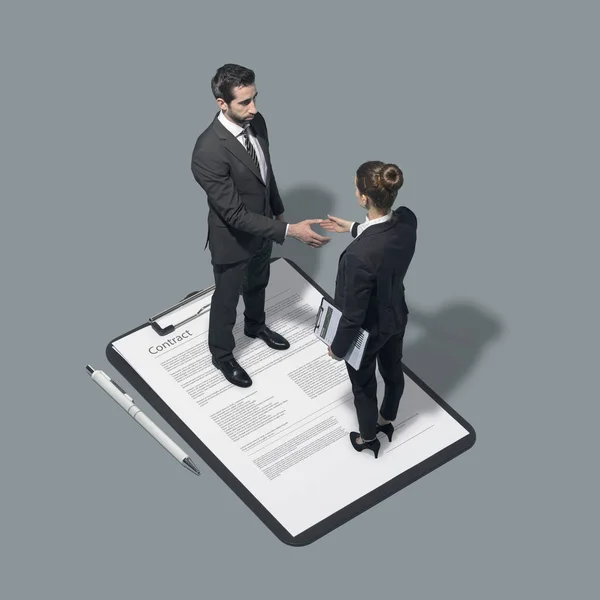 Business people signing a contract and shaking hands — Stock Photo, Image