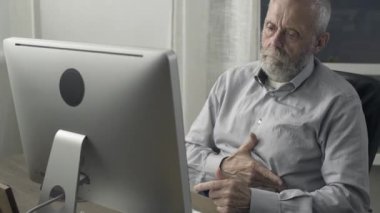 Evde kalp krizi geçiren yaşlı adam