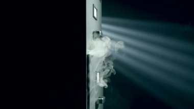 Dosya dolabında yanan tehlikeli belgeler