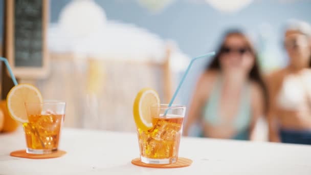 Happy girls partying at the beach — Stock Video