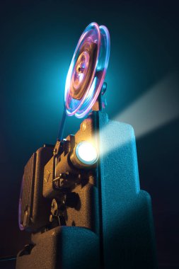 Vintage film projektörü ve film gösterimi