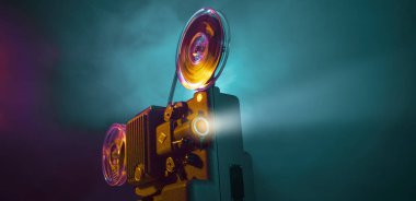 Vintage film projektörü ve film gösterimi