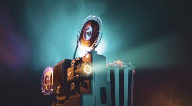 Vintage film projektörü ve film gösterimi