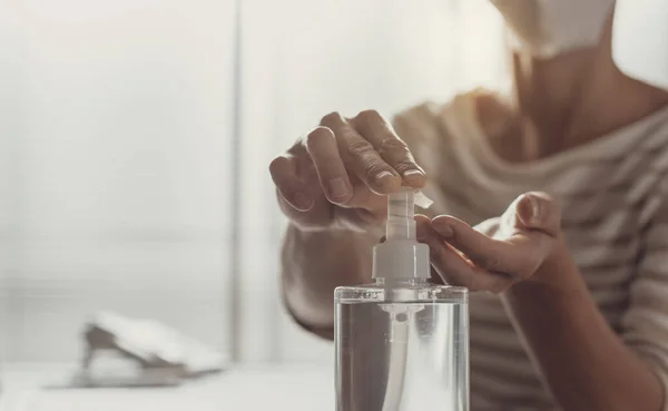 Woman Sitting Office Desk Applying Sanitizer Her Hands Coronavirus Covid — Stock Photo, Image