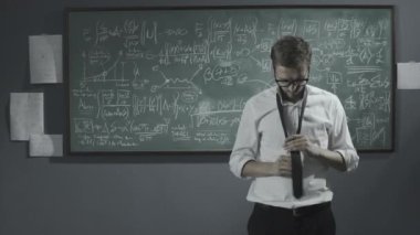 Beceriksiz matematikçi kravatını bağlayamıyor