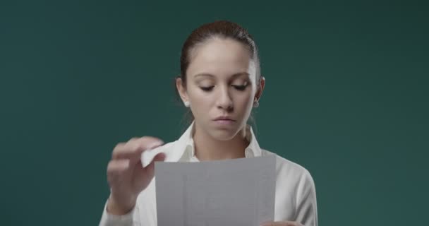 Disappointed woman ripping up a contract — Stock Video