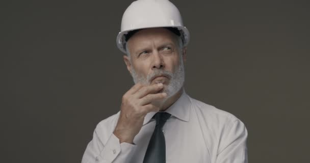 Pensive businessman thinking with hand on chin — Stock video